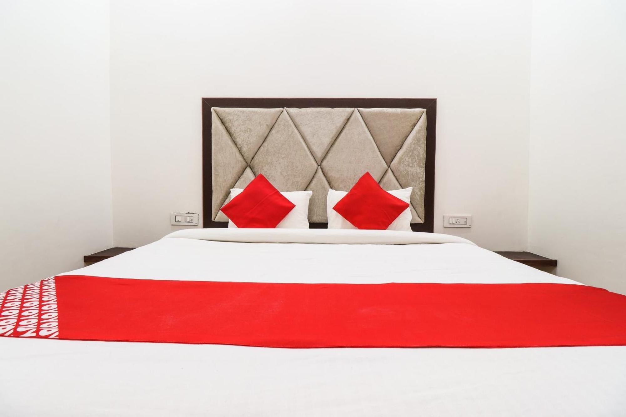Hotel O Taj Royal Tajganj Ngoại thất bức ảnh