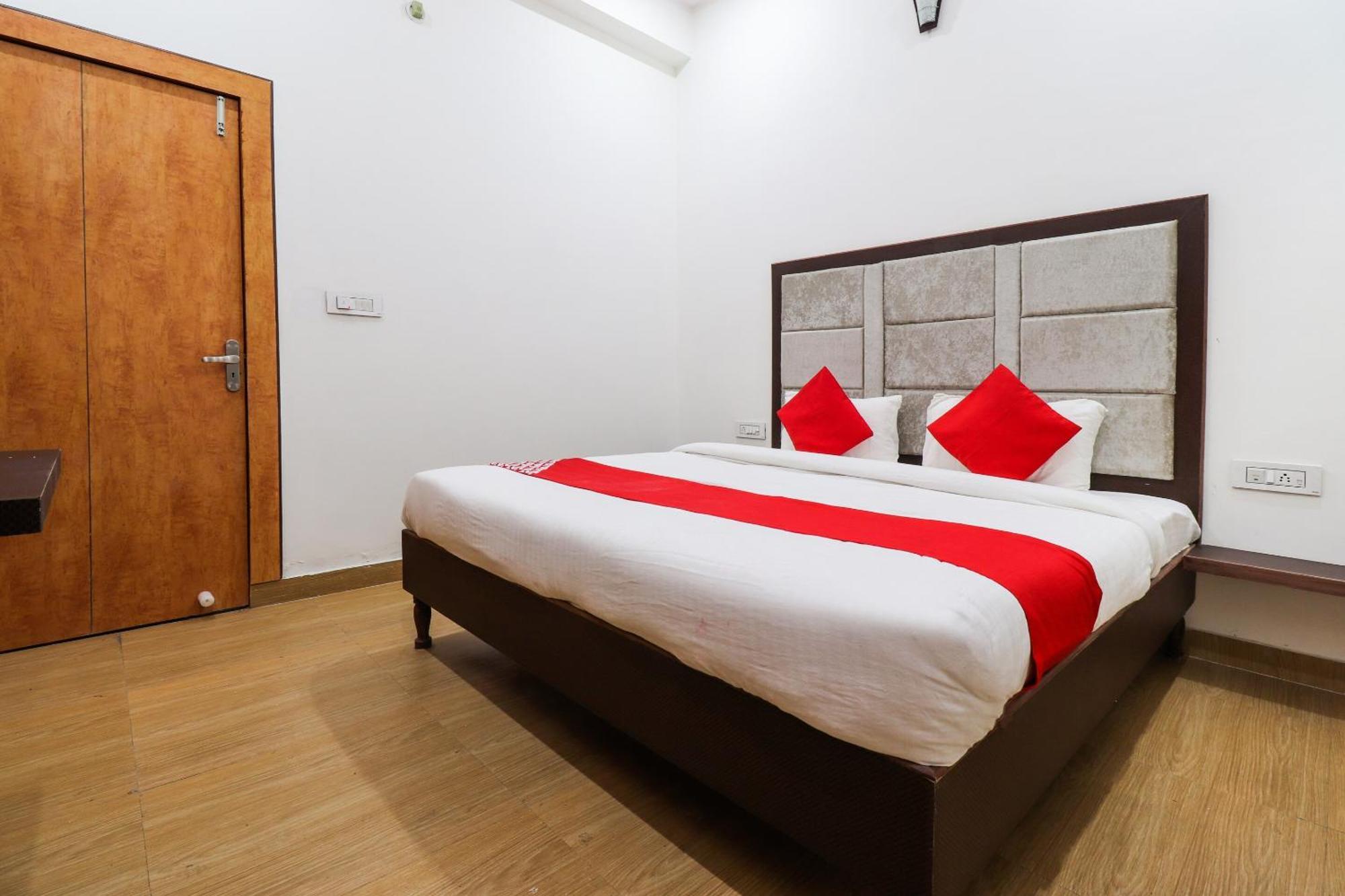 Hotel O Taj Royal Tajganj Ngoại thất bức ảnh