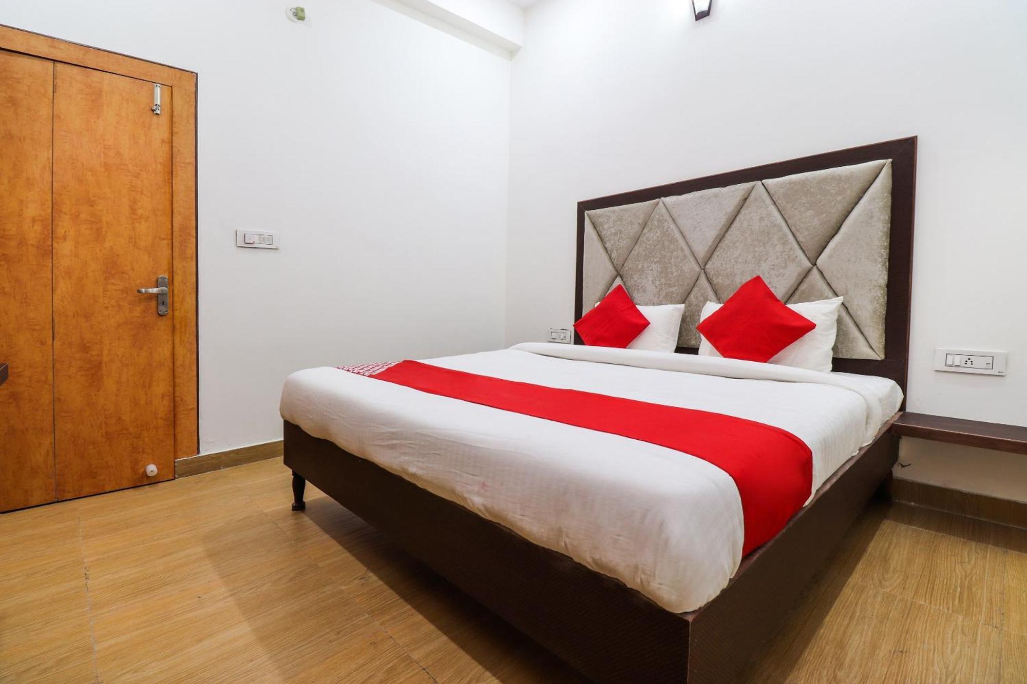 Hotel O Taj Royal Tajganj Ngoại thất bức ảnh