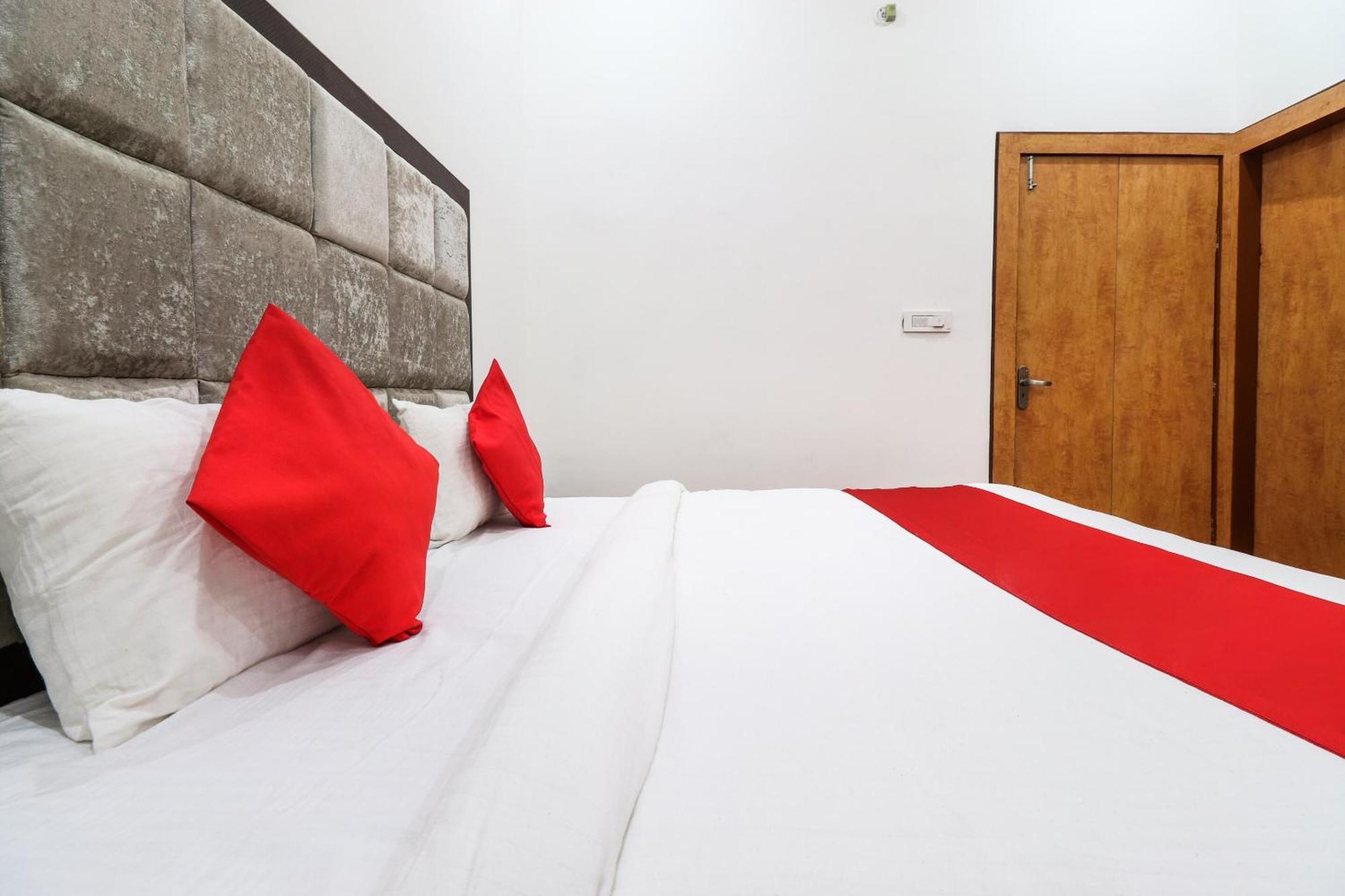 Hotel O Taj Royal Tajganj Ngoại thất bức ảnh