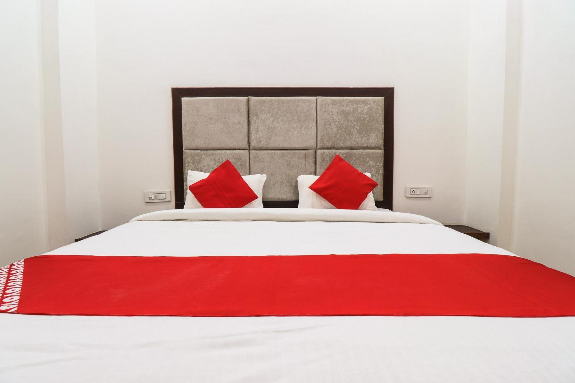 Hotel O Taj Royal Tajganj Ngoại thất bức ảnh